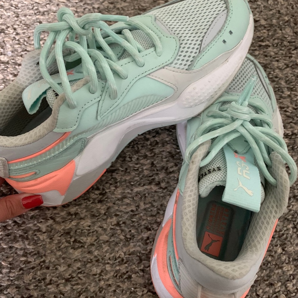 Gym shoes